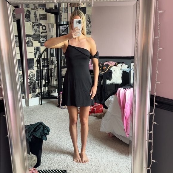 Nasty Gal Black One-Shoulder Drape Shoulder Dress - Picture 10 of 10